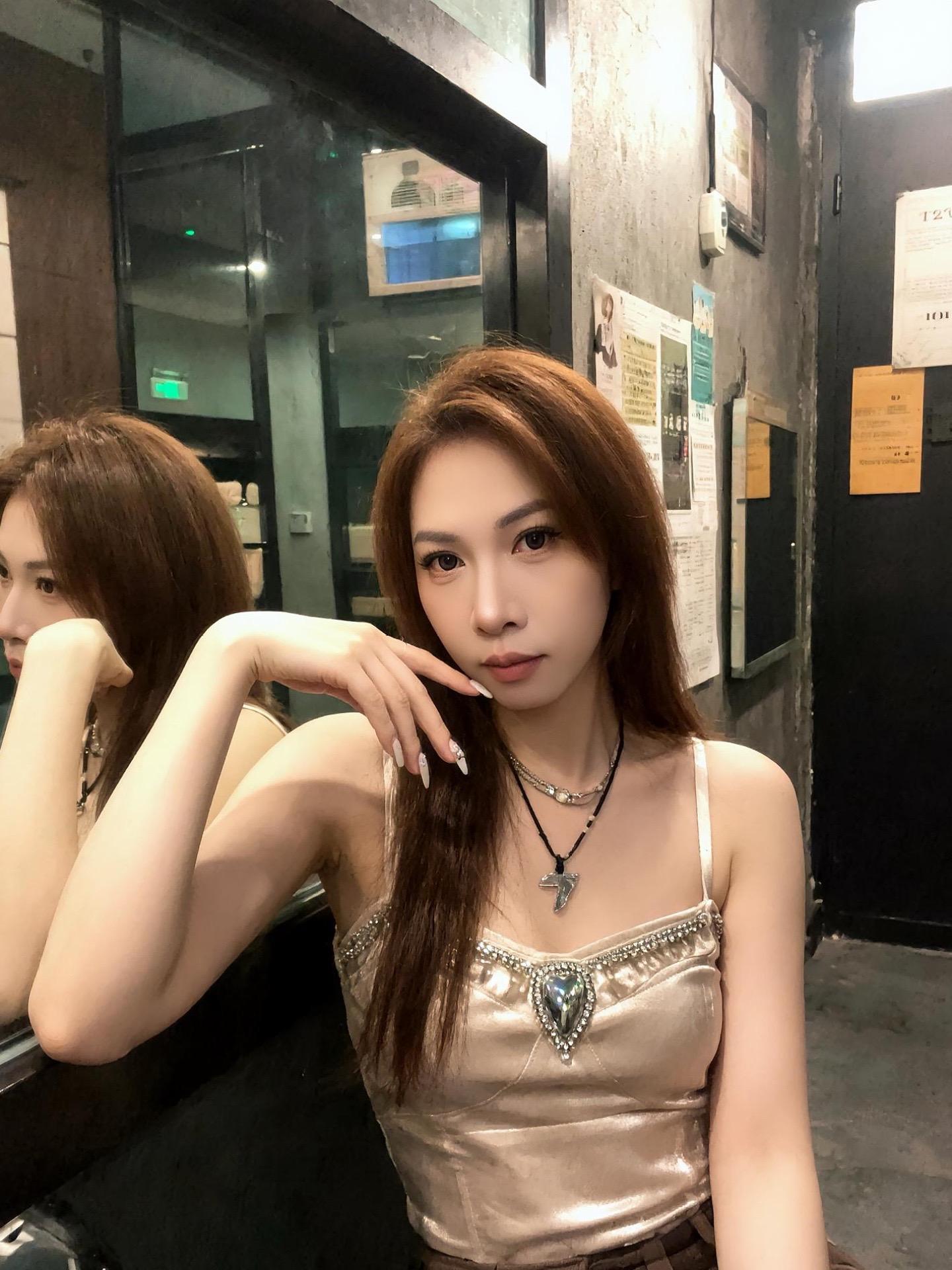 黑色系御姐穿搭 辣妹style 辣妹对镜拍照姿势 不一定斩男但一定斩女