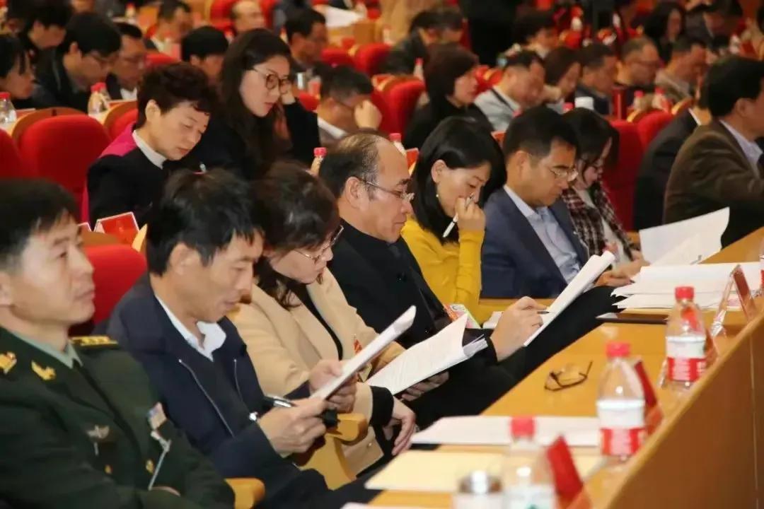 两会上让网友热议的建议有哪个？

城镇居民基本养老金每个月上调20元，有些人觉得