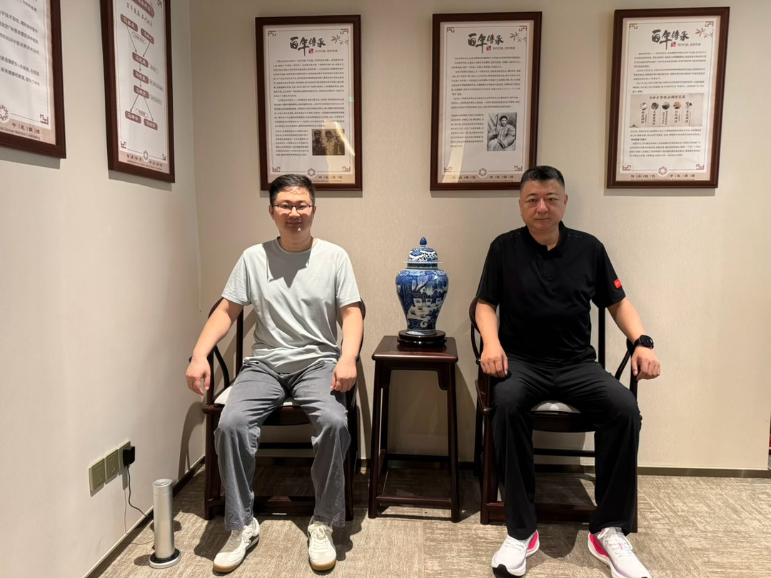 马家祖传中医，这是我体会最舒服的一次药灸（不是普通艾灸），同行的迪拜妹妹邀请马泓