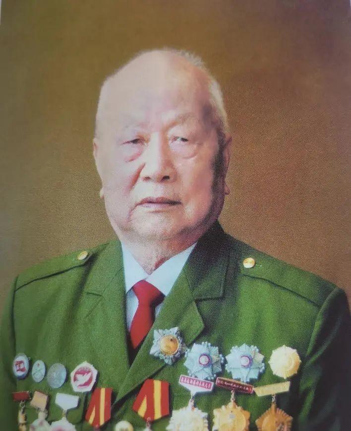 长津湖战役英雄周文江，毛主席曾三次亲切接见，退休时已担任军区副司令员
1950年