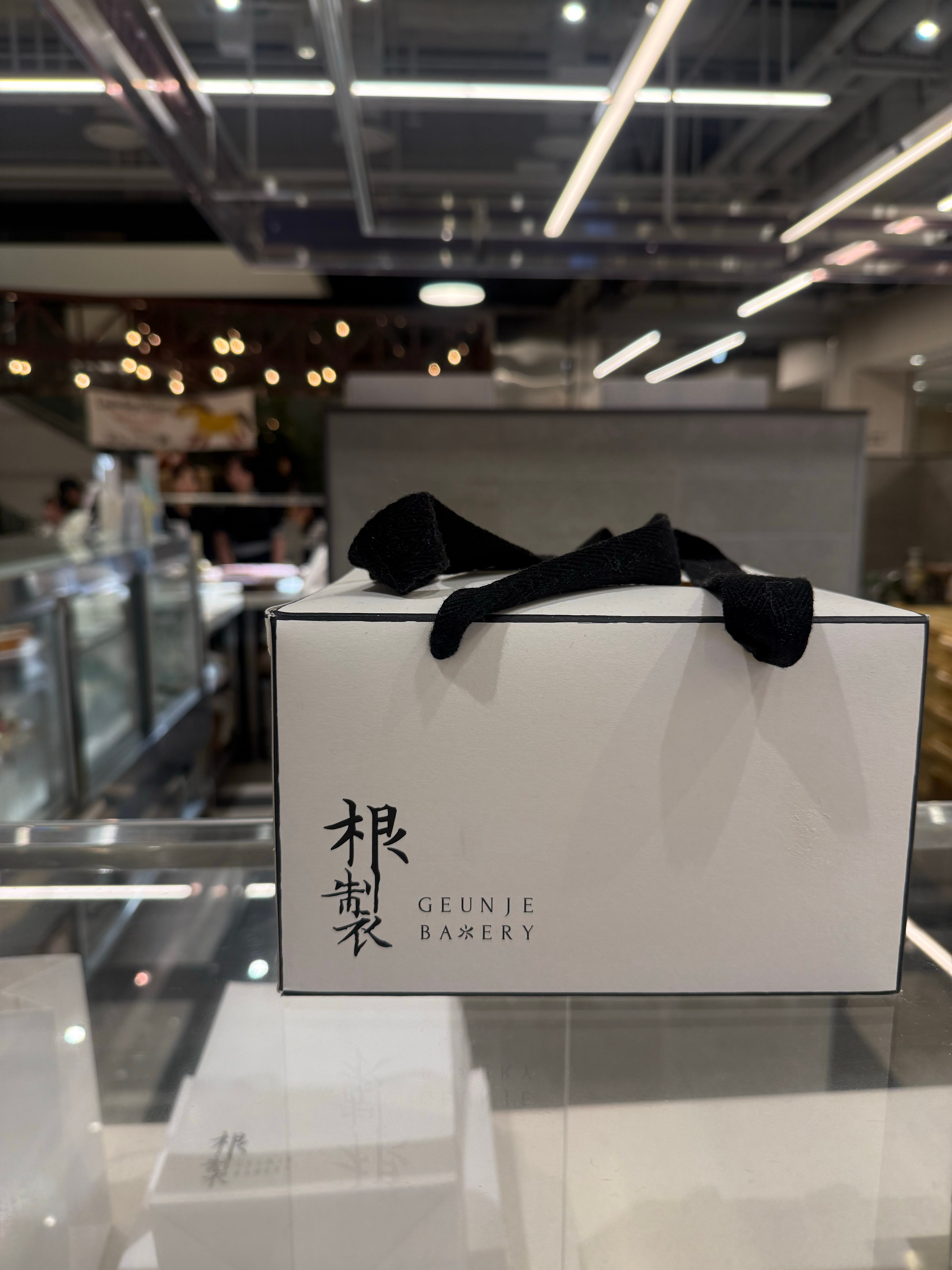 谈美的韩国功课 这几天吃到还不错的芝士蛋糕是在汝矣岛负一层！在贝果博物馆隔壁，原