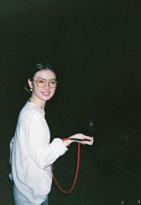 单依纯胶片记录单依纯晒胶片照是胶片单姐 ​​​