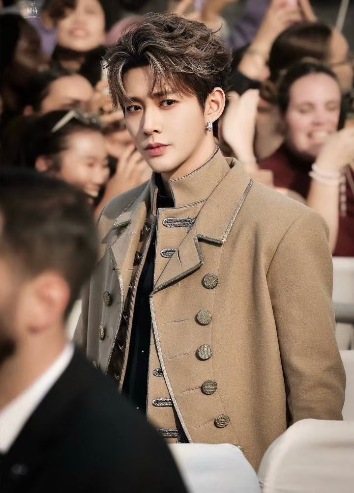 邓为 巴黎时装周迪奥大秀红毯入场