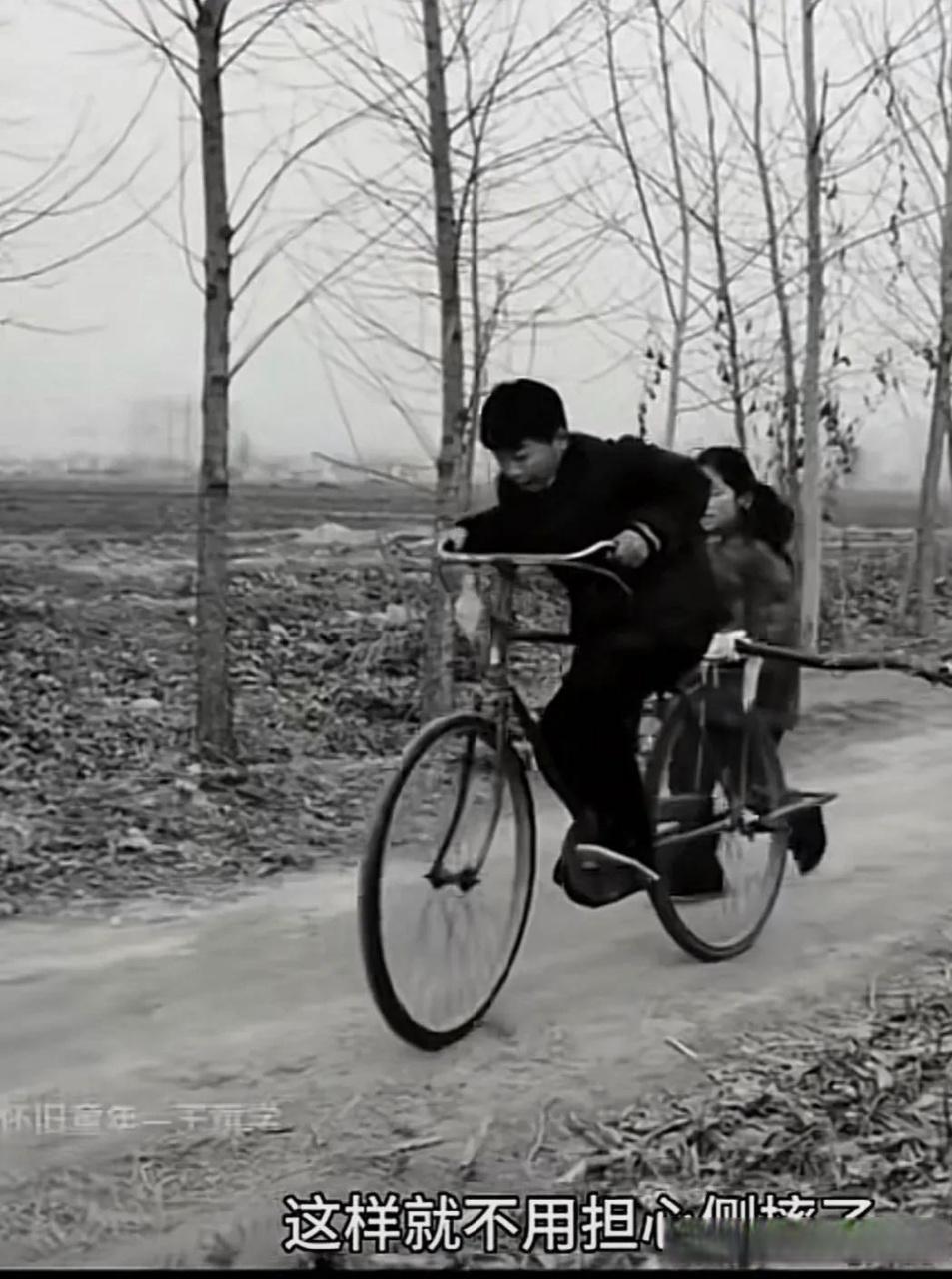 你小时候被人拦路抢过吗？
我小的时候住在远离市区的矿区，那里与世隔绝，自成一体。