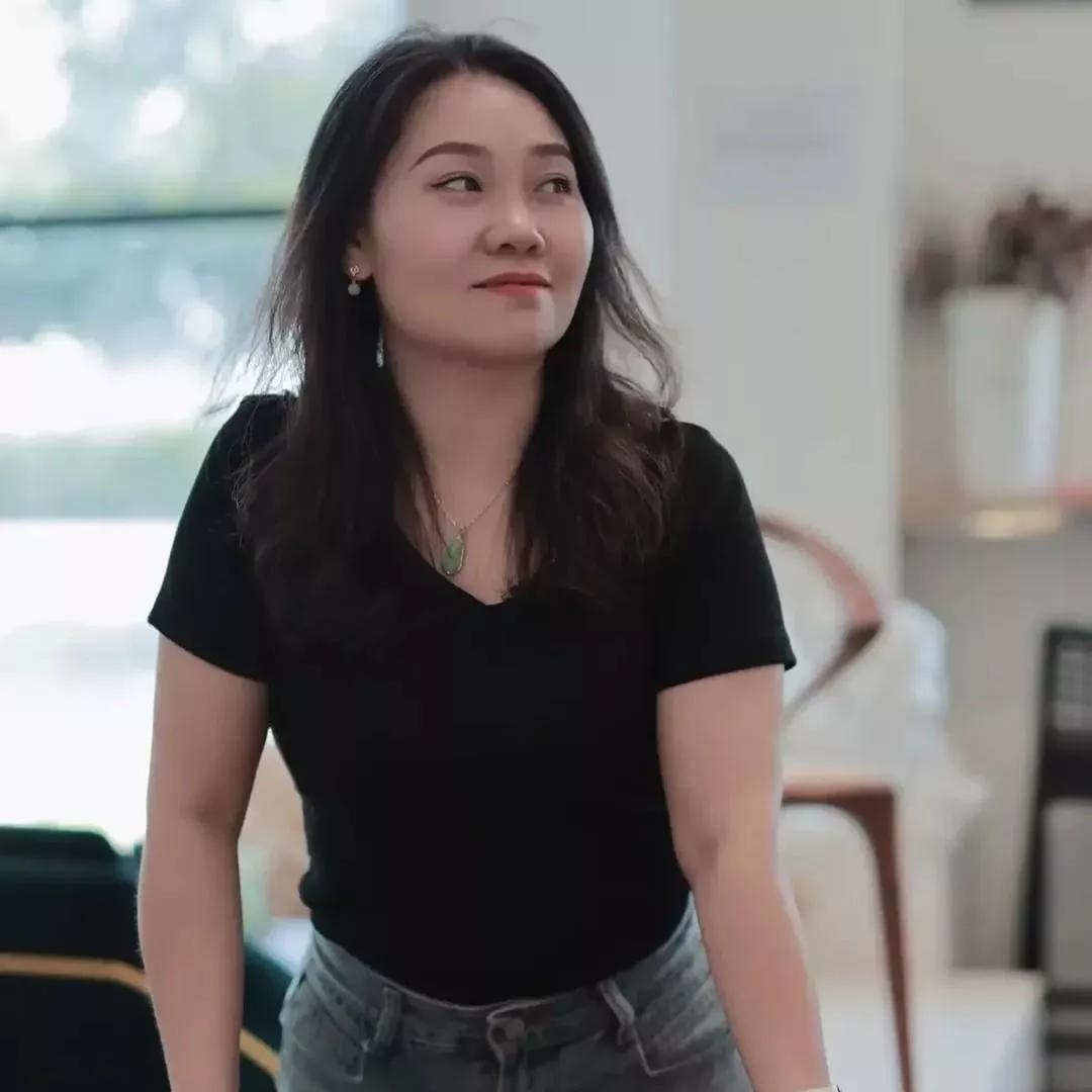 夏日简约穿搭，轻松自在，享受生活之美简约迷人穿搭 简约气质的穿搭 随性舒适感穿搭