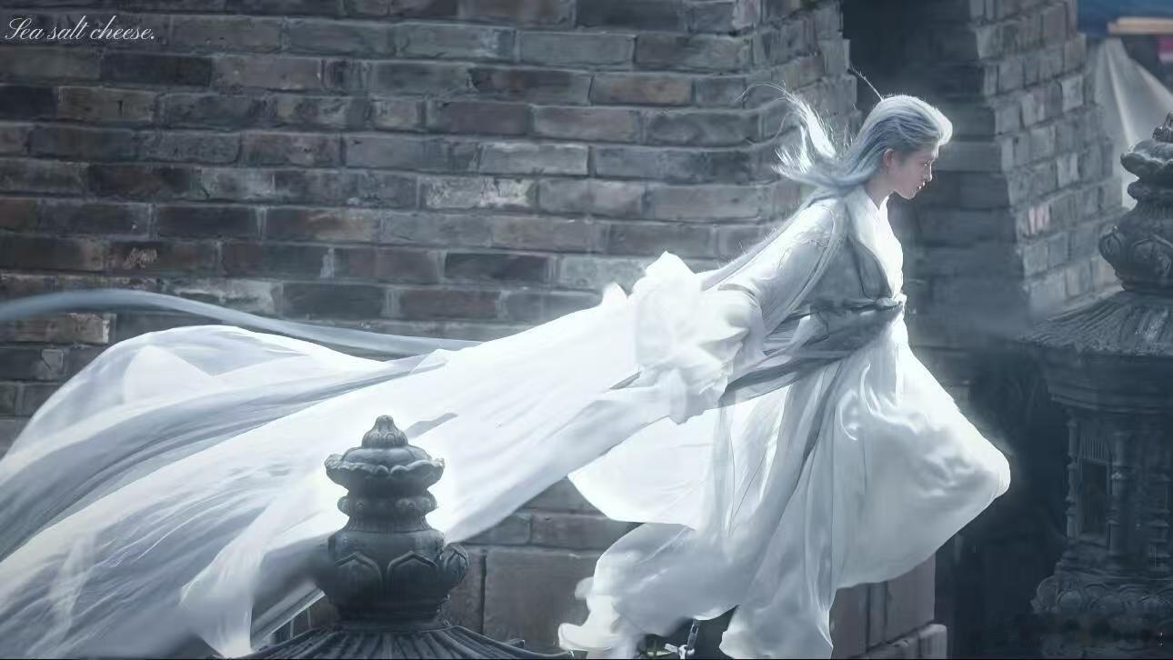 一个屏幕都装不下田嘉瑞田嘉瑞《月鳞绮纪》寂飡出场封神，三米衣摆气场拉满，龙神大人