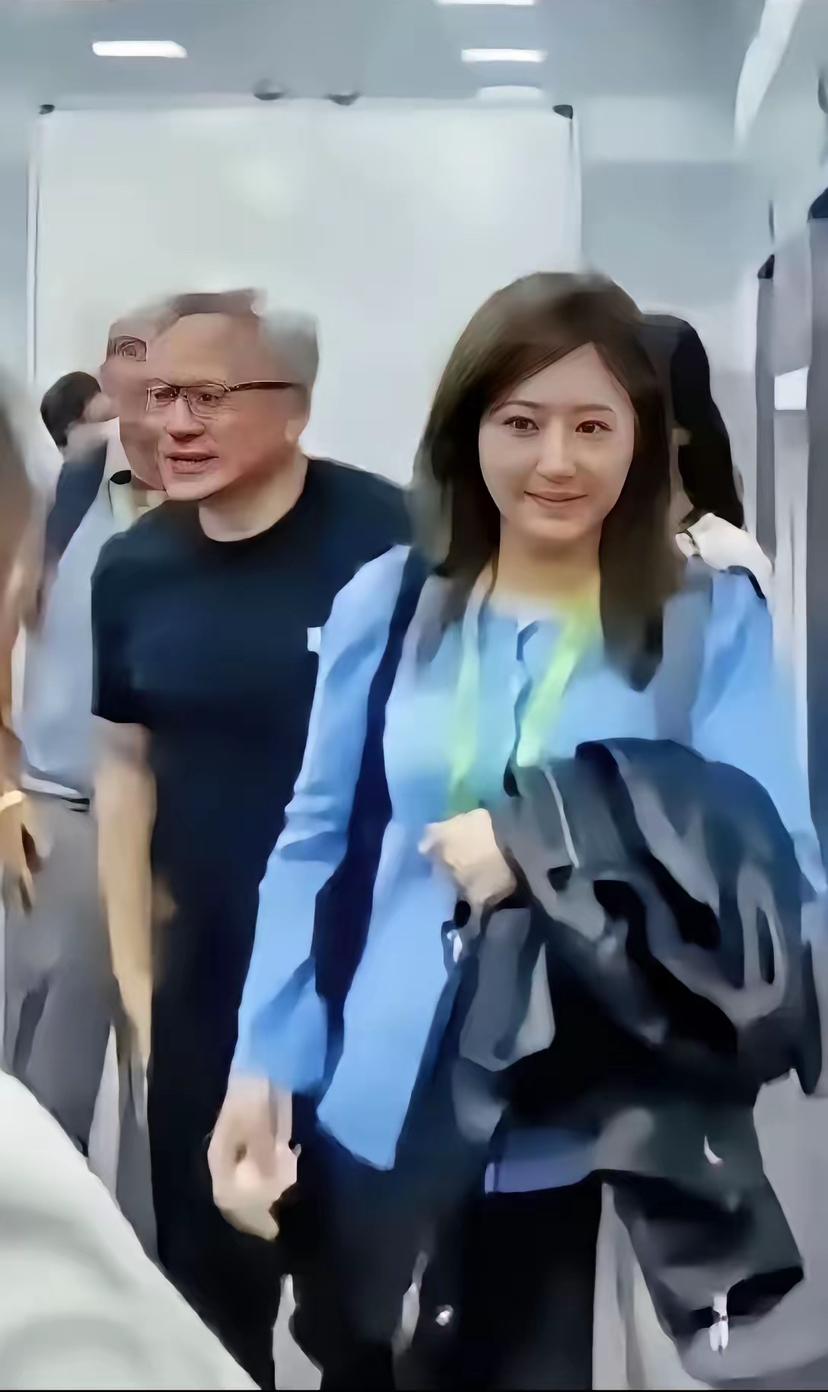 网传黄仁勋女助理金洋，不查不知道，一查还真是被吓一跳！他的女助理哈佛毕业，年纪轻