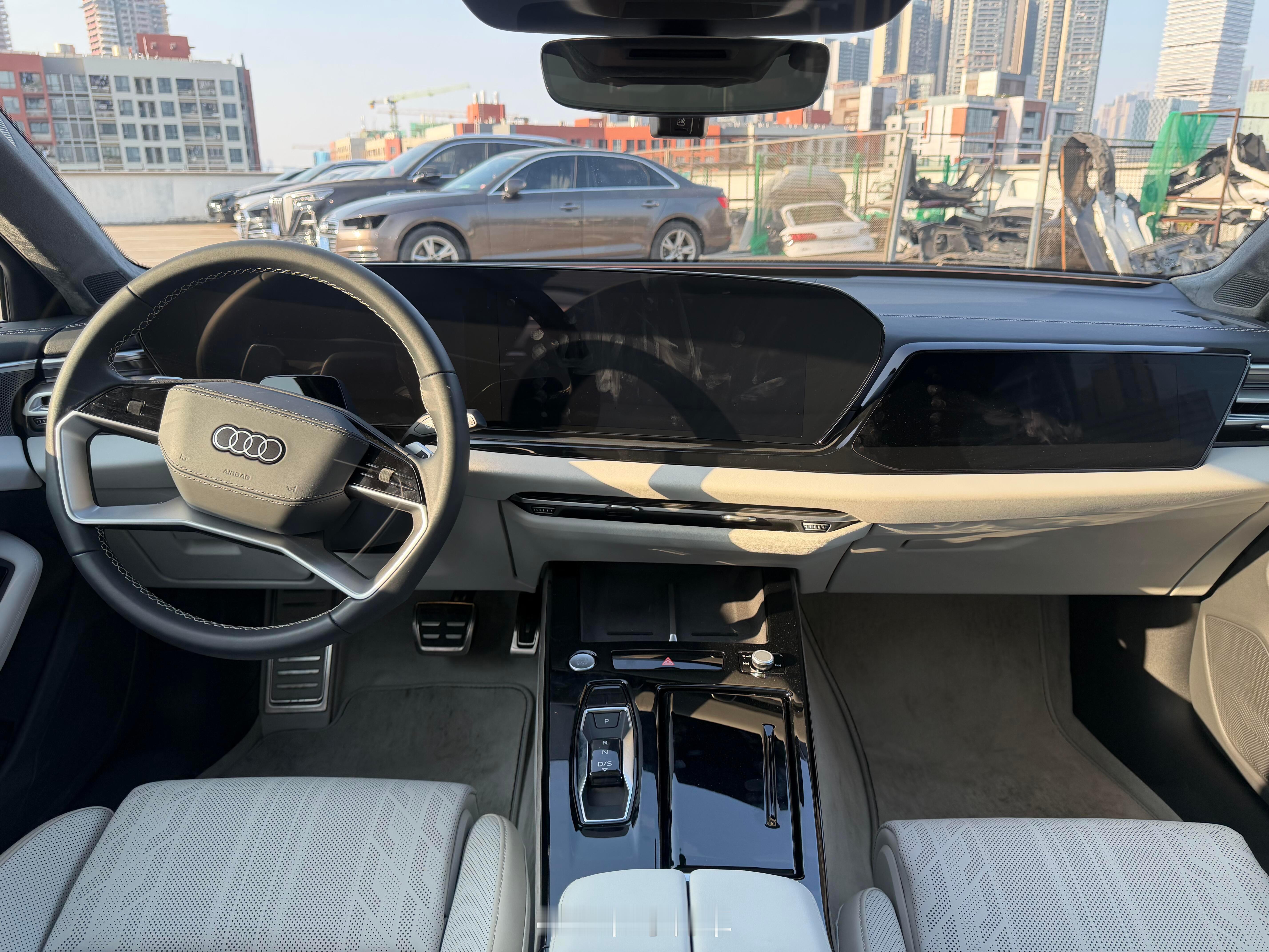 全新一代奥迪A6L价格出来了33万起售，算不算贵了？全新长宽高分别为5142/1