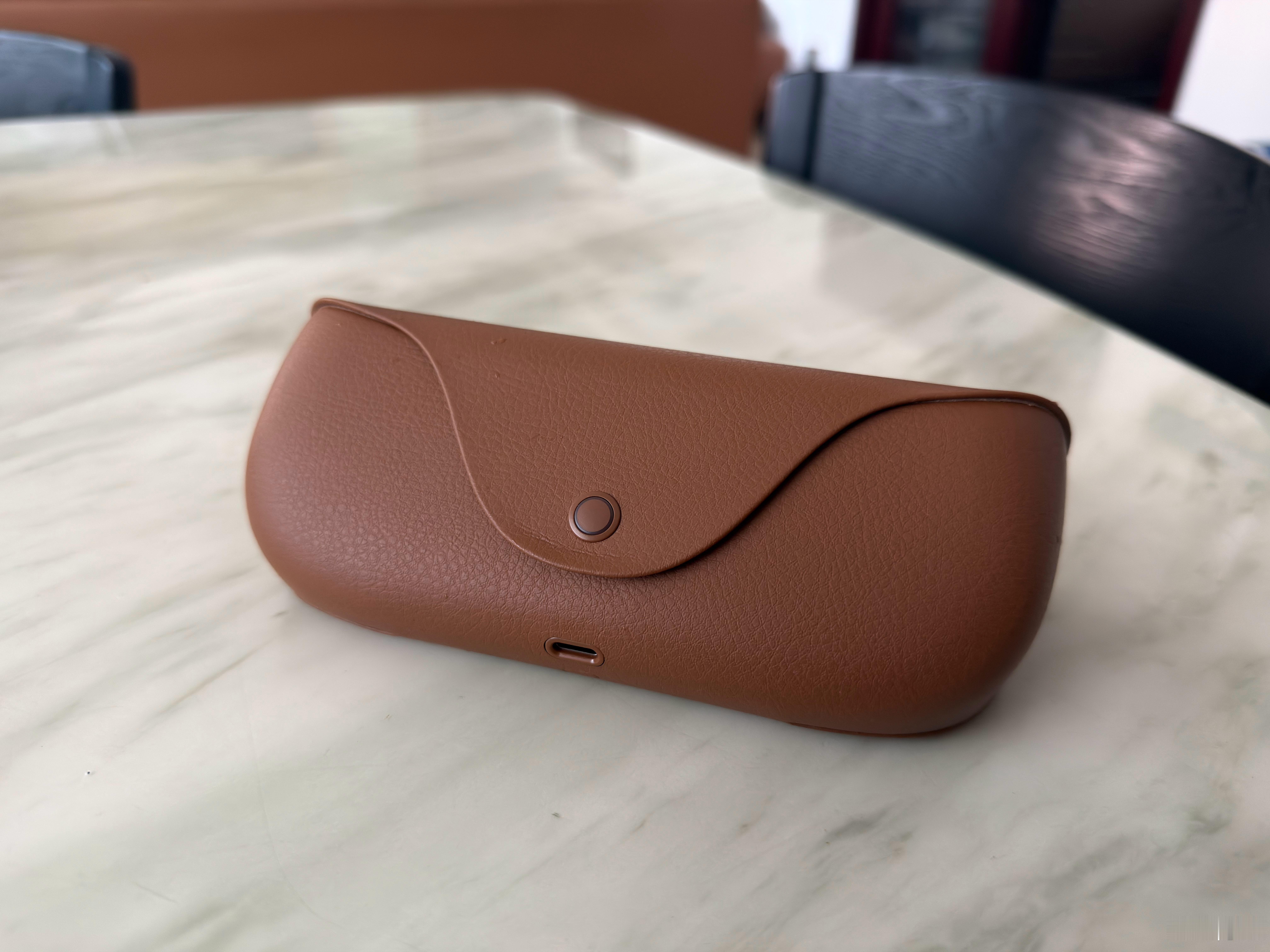 1699（镜框）+2000（蔡司变色镜片）=3699（总价），终于拿下了Livi