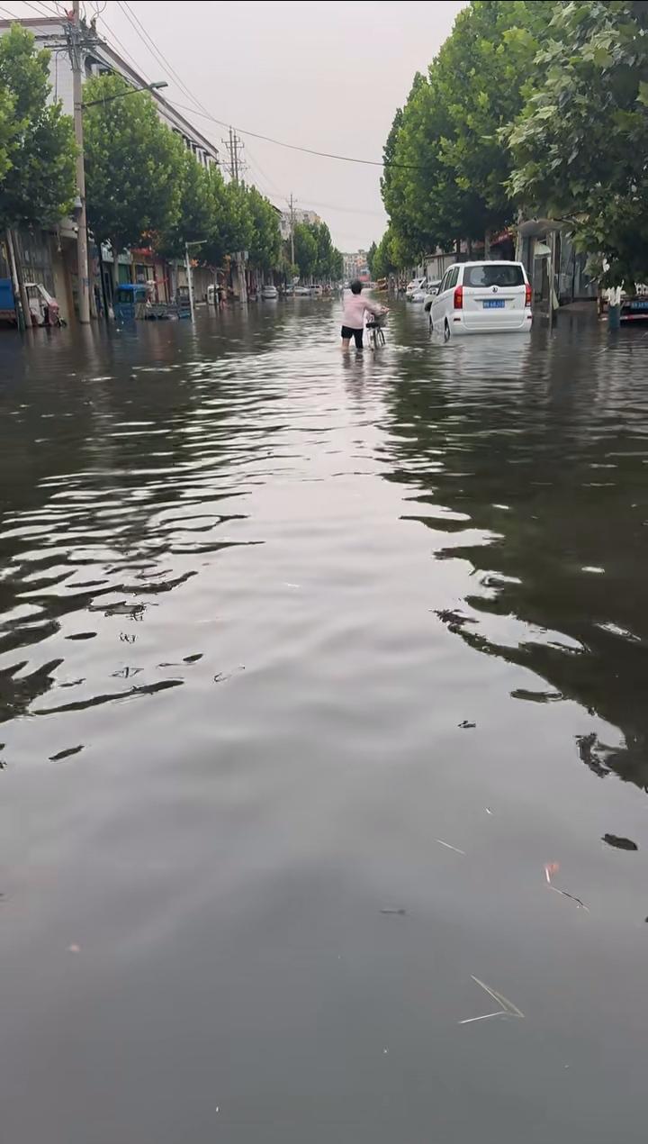 河南这是要开启“泼水模式”啊！受台风“巴威”外围云系影响，今下午到夜里部分地区就