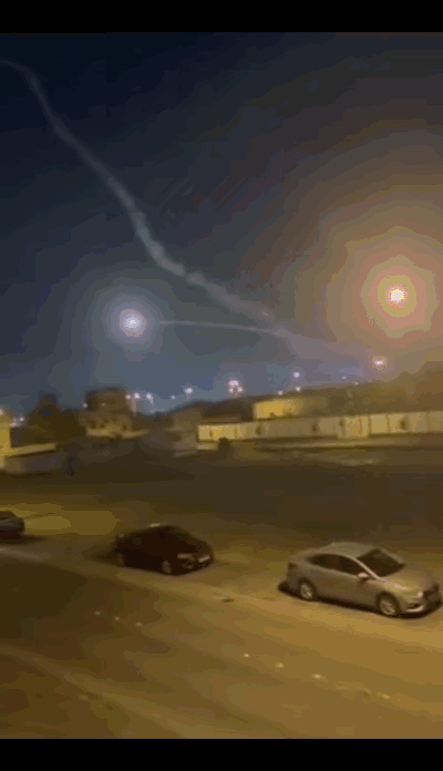 驻巴林的美军今天凌晨发射“爱国者”防空导弹拦截伊朗的近程弹道导弹，结果有一枚在发