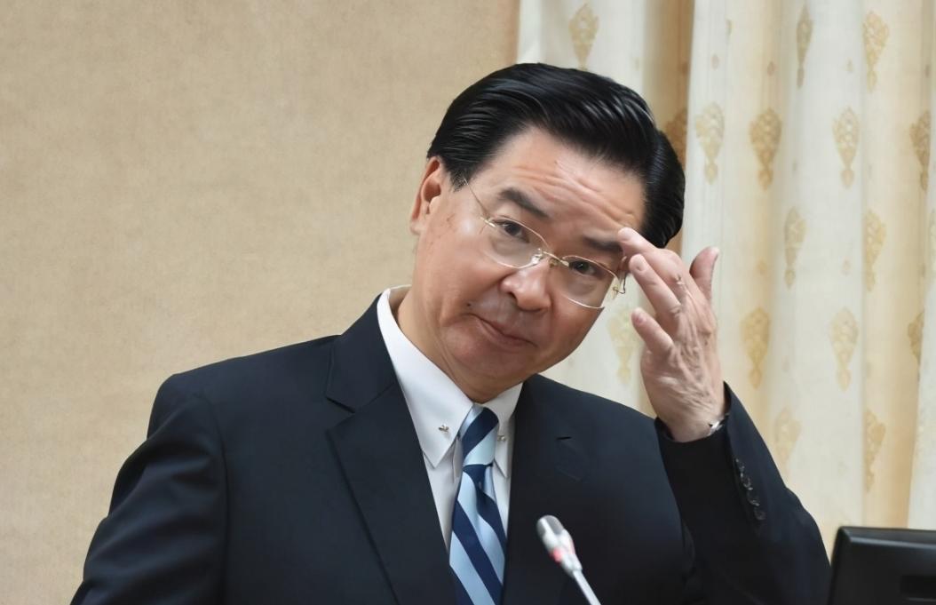 【吴钊燮自称将去职，临走不忘给“台独”找同伙，必将受到法律制裁】
民进党当局外事