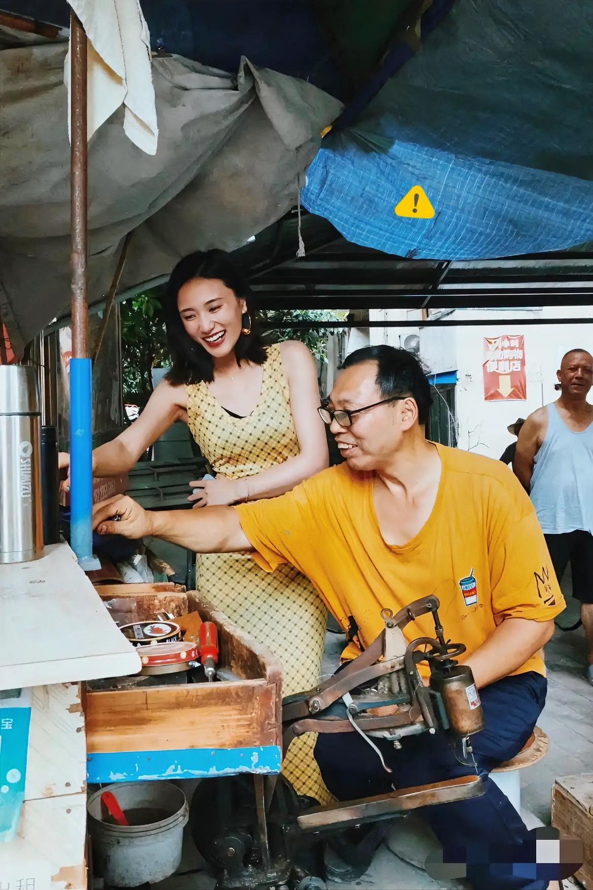 现在全网最后悔的人
应该就是海哈金喜
她千不该万不该选在这个时候，全网宣布！
