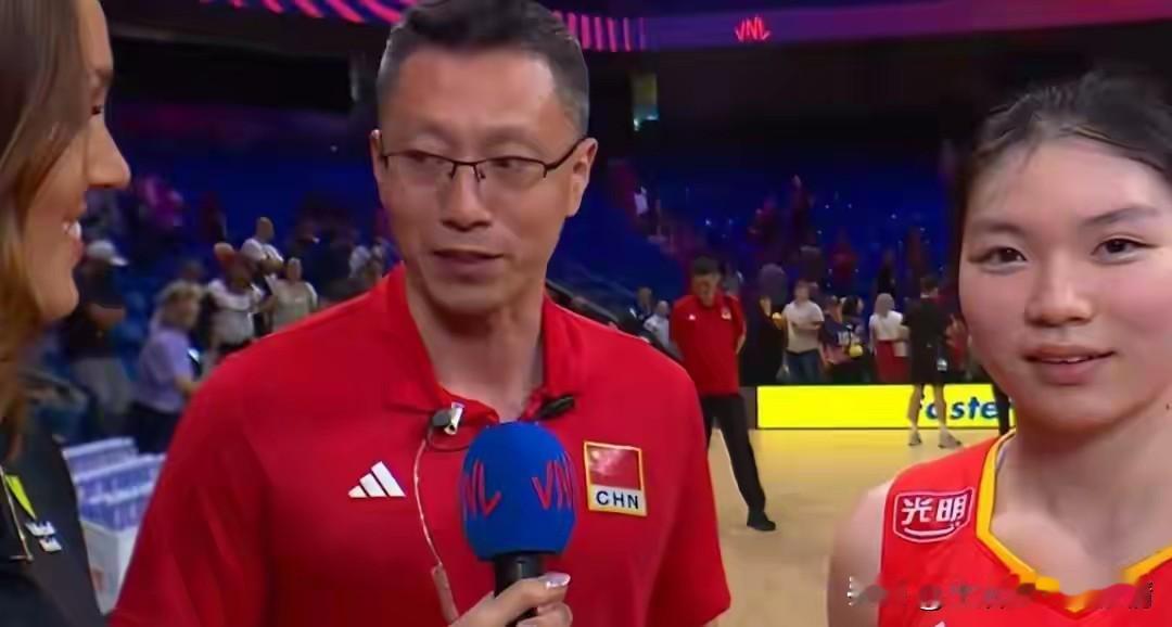 中国女排打伊朗第二局开局居然7：8落后，要知道伊朗女排世界排名第41位，中日泰这