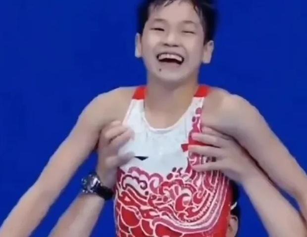 全红婵夺冠背后的那个人终于被知道了??

全红婵，那可是咱的骄傲哇！

还记得东