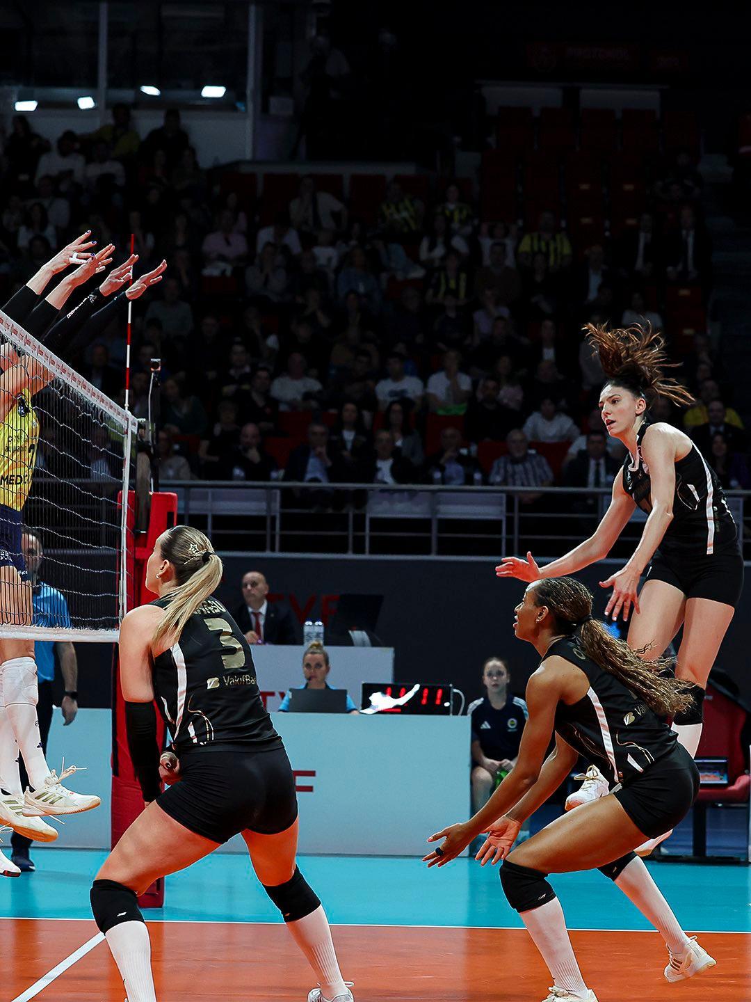 2025-2026土耳其女排超级联赛冠亚军决赛第二回合瓦基弗银行vs费内巴切第一