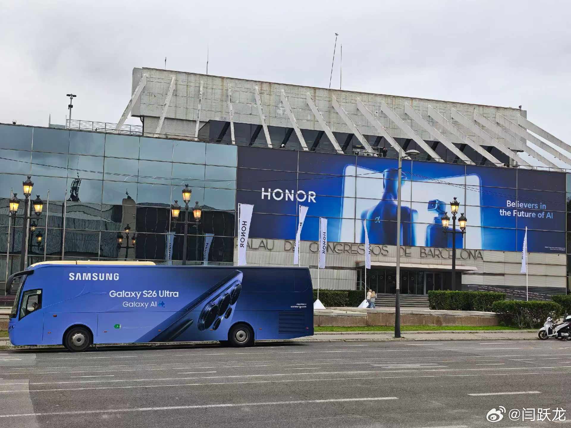 荣耀在巴塞罗那开发布会，三星都慌了？荣耀发布会