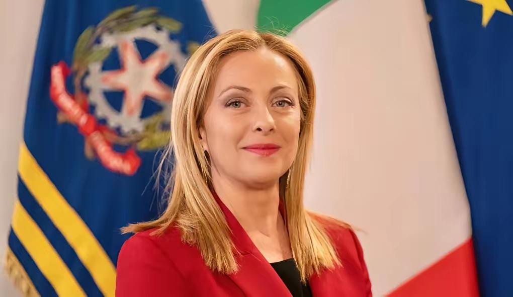 梅洛尼一觉睡醒，收到2个消息。一个是坏消息，另一个也是坏消息。

​第一个坏消息