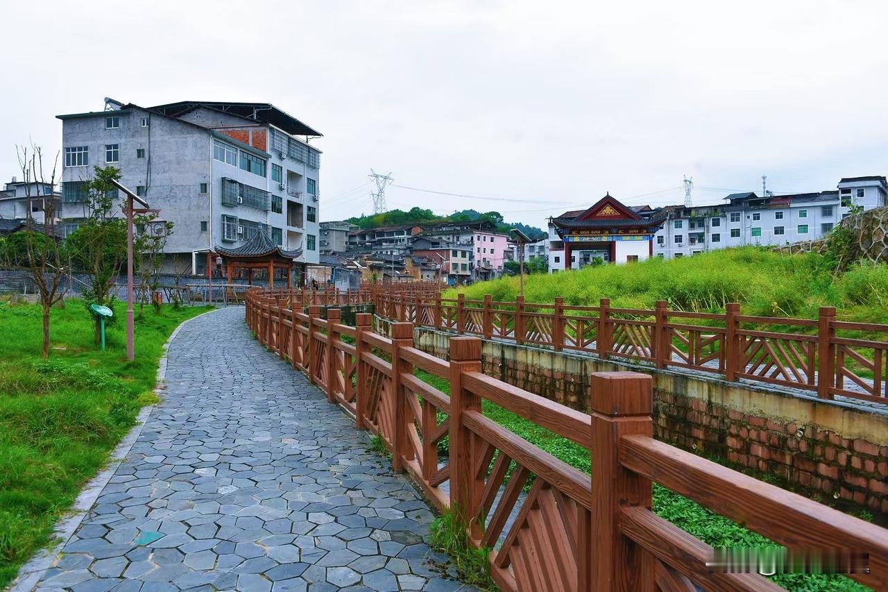 【小对联】
上：……？
下：栖身。