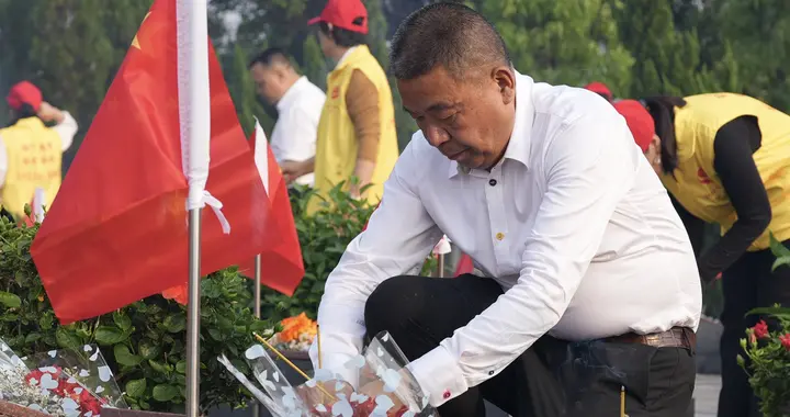 湖南老兵43年千里赴约，以滚烫初心守望战友英烈忠魂