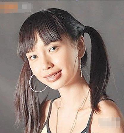 年少时的杨颖长得一言难尽，甚至连普通长相都算不上，年纪增长后，反而变成了大美人。