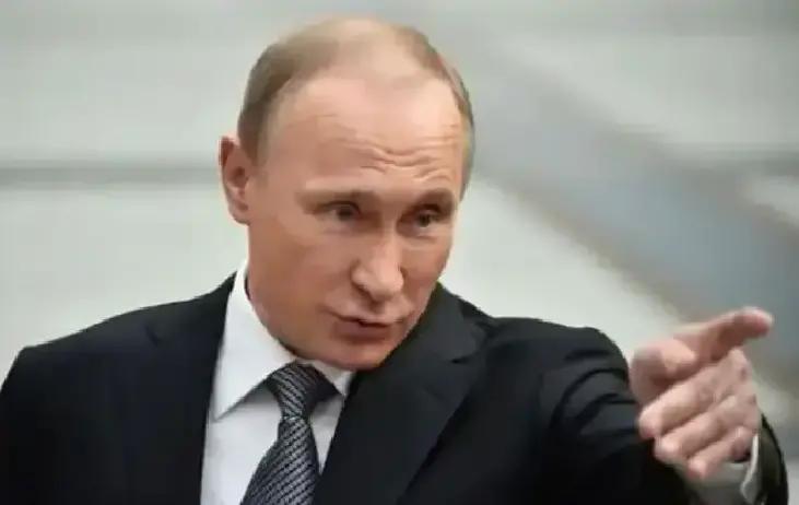 俄罗斯赢了，虽然很多人取笑俄罗斯，说俄罗斯对付一个乌克兰，结果打了三年半，还是这