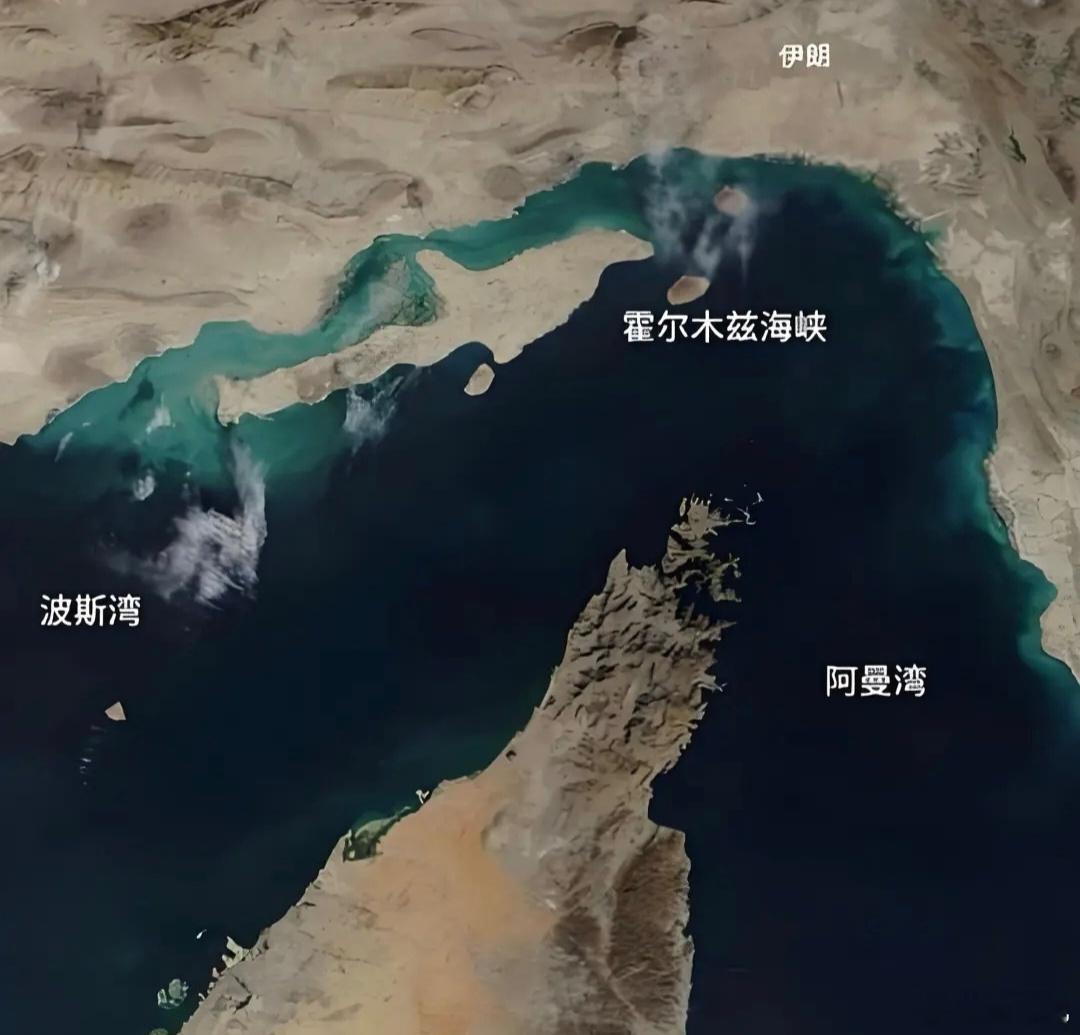 5月4号，一艘中国船东的大型成品油轮，在霍尔木斯海峡入口处海域遭到袭击，船只甲板