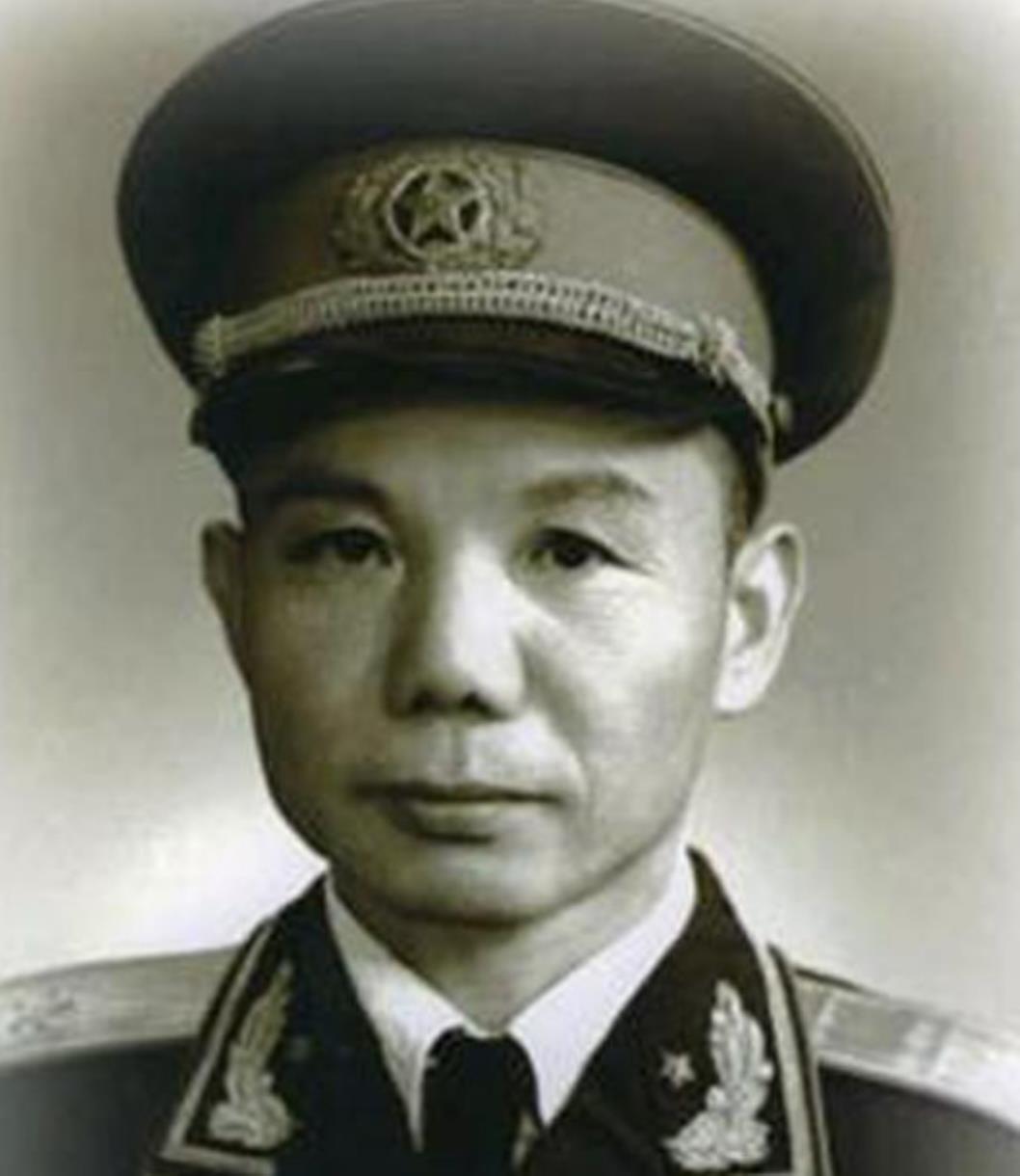 1967年，南京军区司令员许世友牵头，让装甲兵司令员肖永银将开国中将陶勇的遗孤接