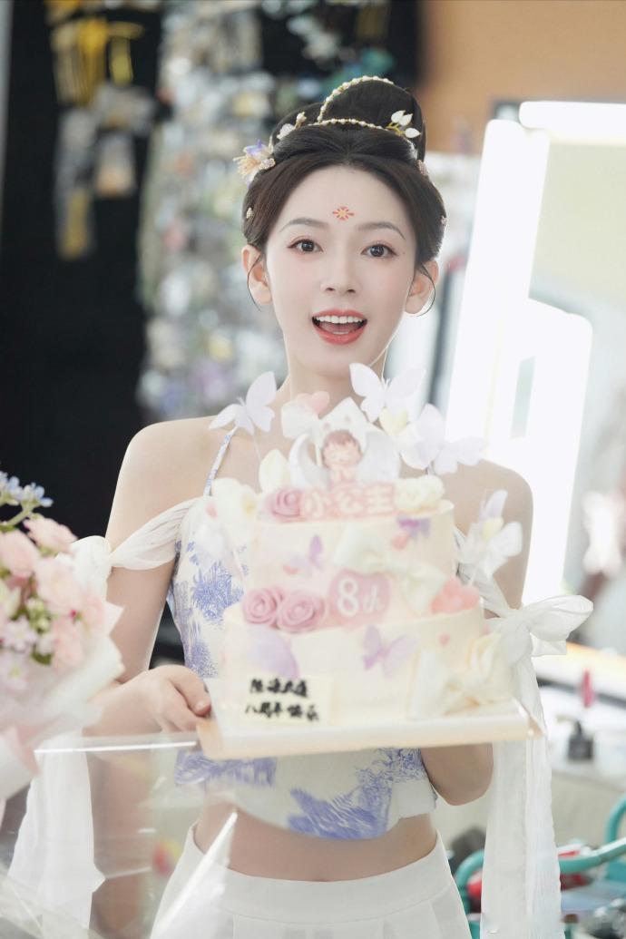 陈瑶的生活我的梦我家那闺女不必被高强度连轴行程裹挟，拥有充裕私人时间，出游觅食用