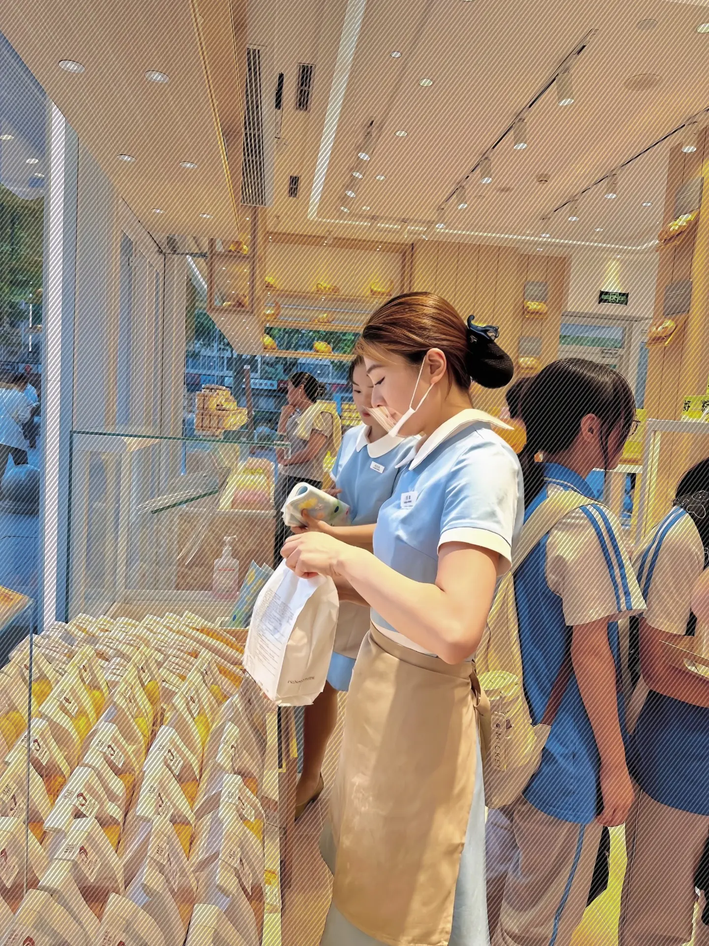 好利来的小姐姐都好好看啊