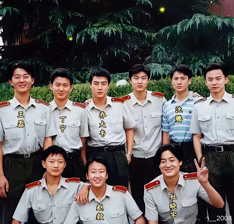 年轻时候的沈腾真的挺帅的，眉清目秀的现在咋变这样了呢？ 