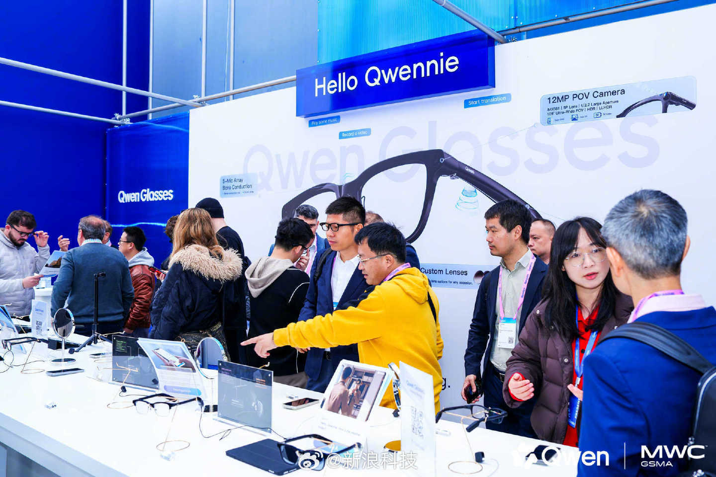 千问也开始做 AI 眼镜了啊。但说实话，AI 眼镜这条线，最后大概率不是模型厂的