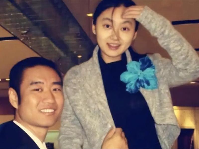 永远不要低估了人性的恶！20年前，歌手丛飞一边赚钱，一边资助183名贫困孩子，捐