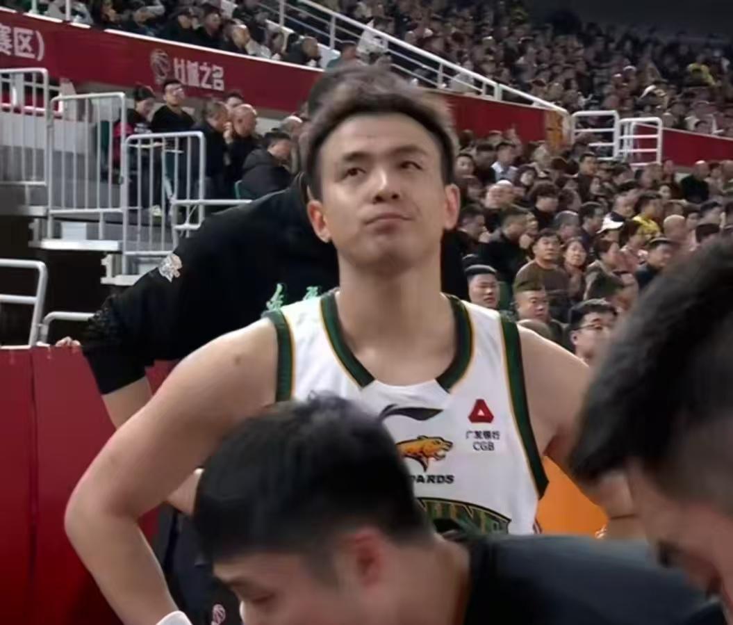 实话实说，辽宁男篮vs江苏这场球，可千万别轻敌，输球直接就可能掉进大坑了！
很多