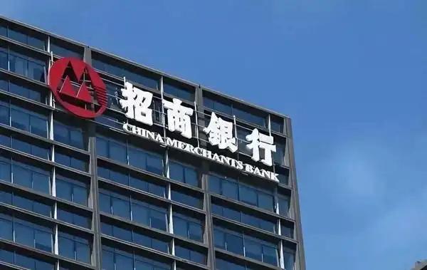 银行为什么开始"送Token"？

1. 信用卡行业正在经历深刻调整

先看一组