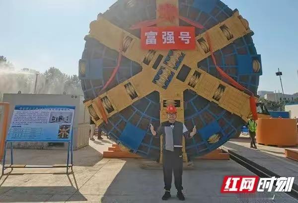 那时的普京40多岁
现在70好几了
当时青少年
如今也年富力强
20多年，弹指一