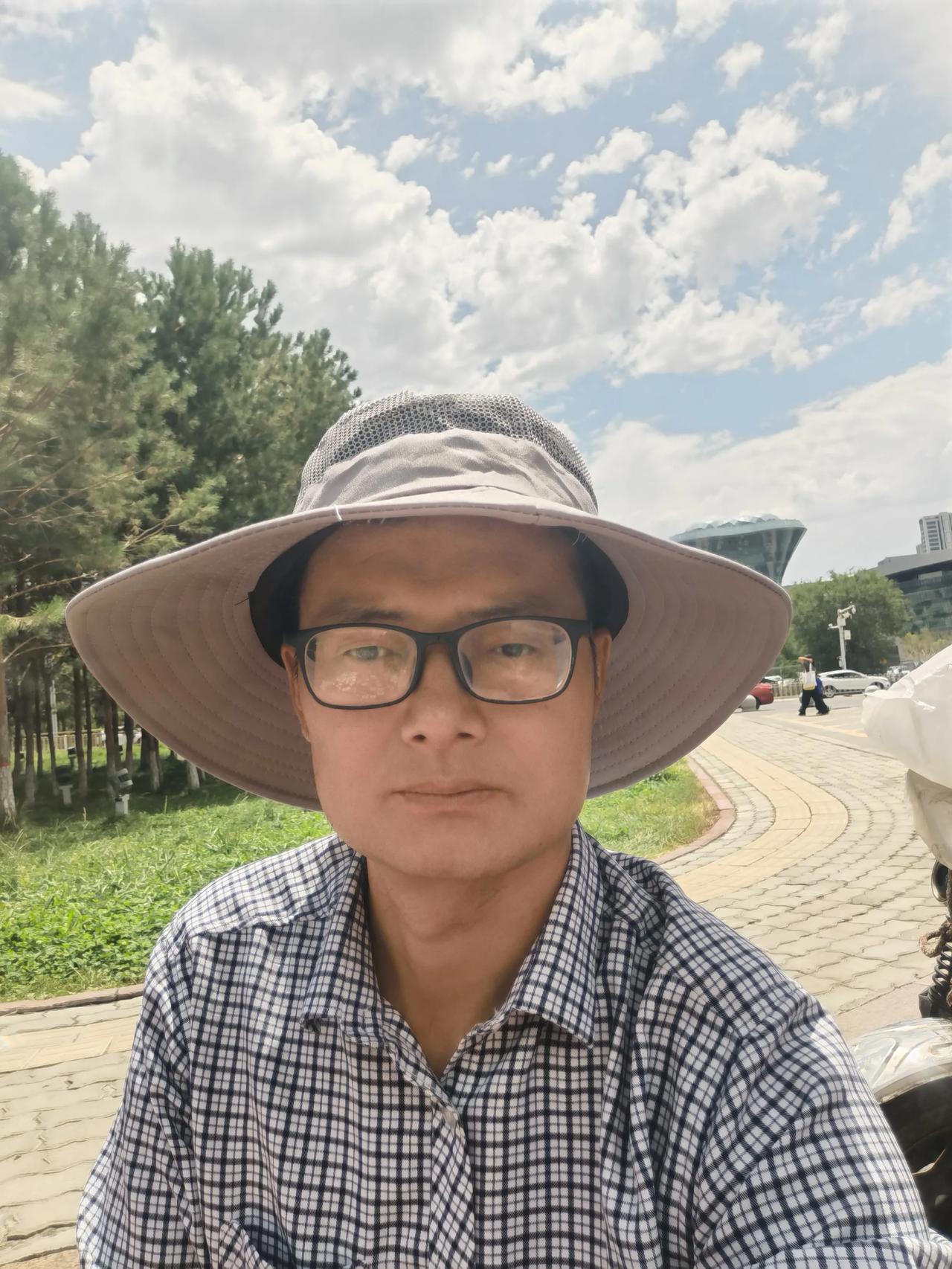 动不动就耍个小性子，发个小脾气，吃亏是谁呢，到头来还是自己，人呀要学会管理自己的