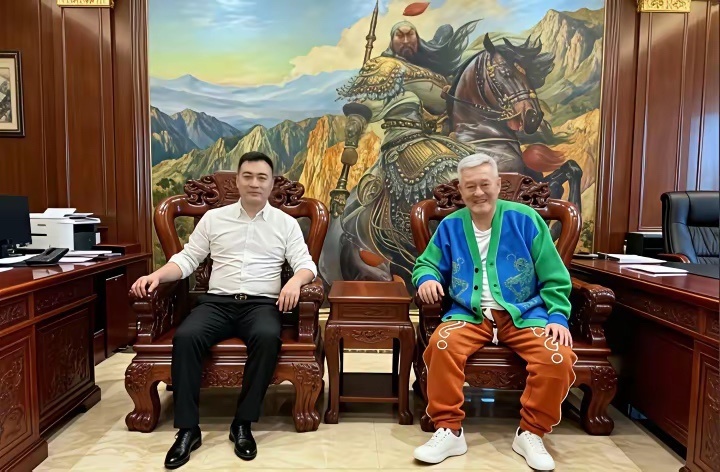 本山大叔气场很强！ 