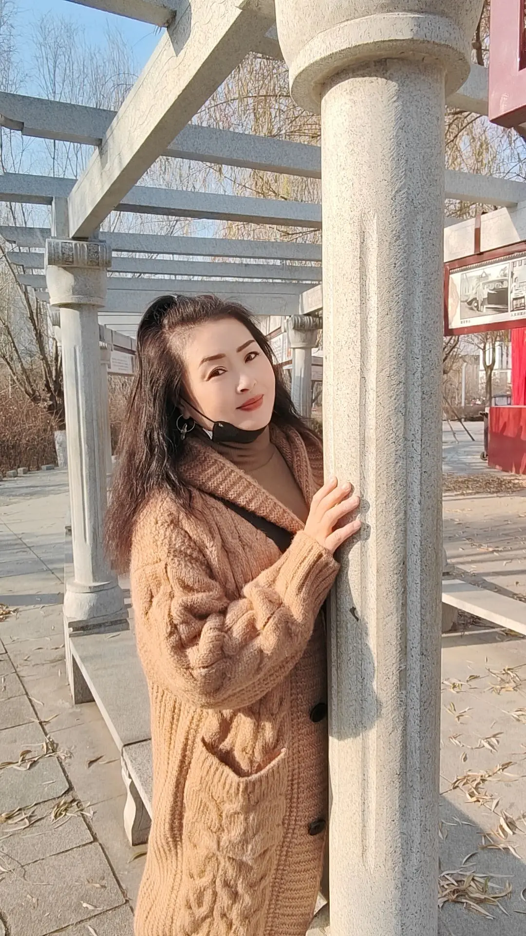 世界上没有一条道路是重复的，也没有一个人生是可以替代的。