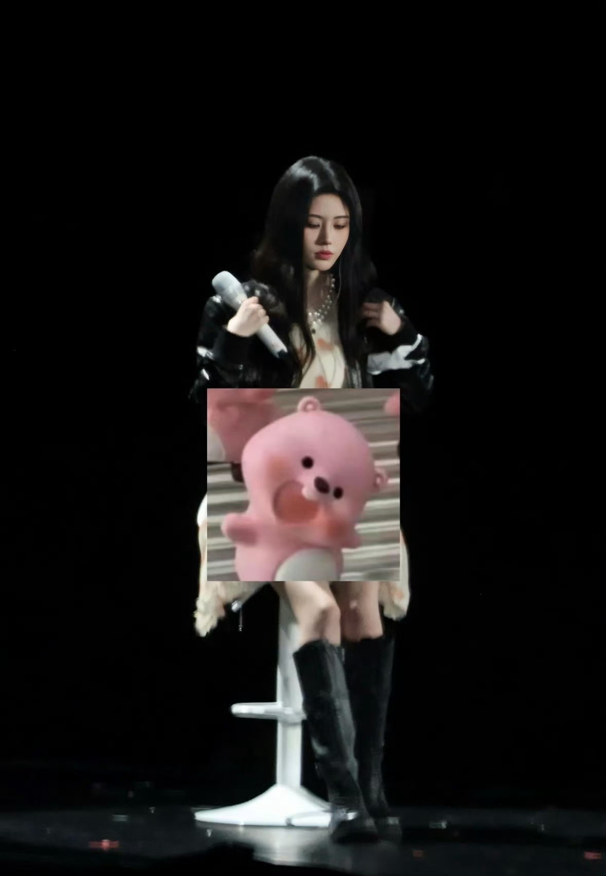 鞠婧祎彩排路透，侧脸好美好酷呀😎 