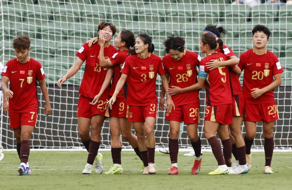 8位女足姑娘同框：7号超级球星王霜英姿飒爽，23号邵子钦笑靥如花，3号陈巧珠眉清