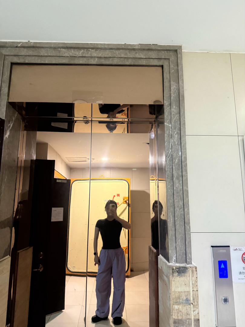 挪电瓶车直接一个肌肉拉伤，现在左边斜方肌痛晕，紧急下单了膏药贴，救救我啊…我才刚