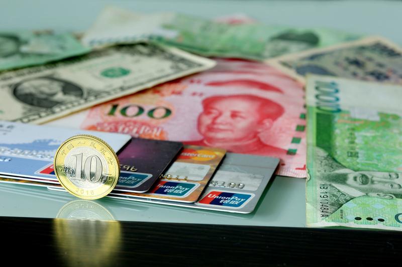 取现1万元就要报备，柜台取款遭“盘问”。反诈不应“加码误伤”，需要在风险防控与公