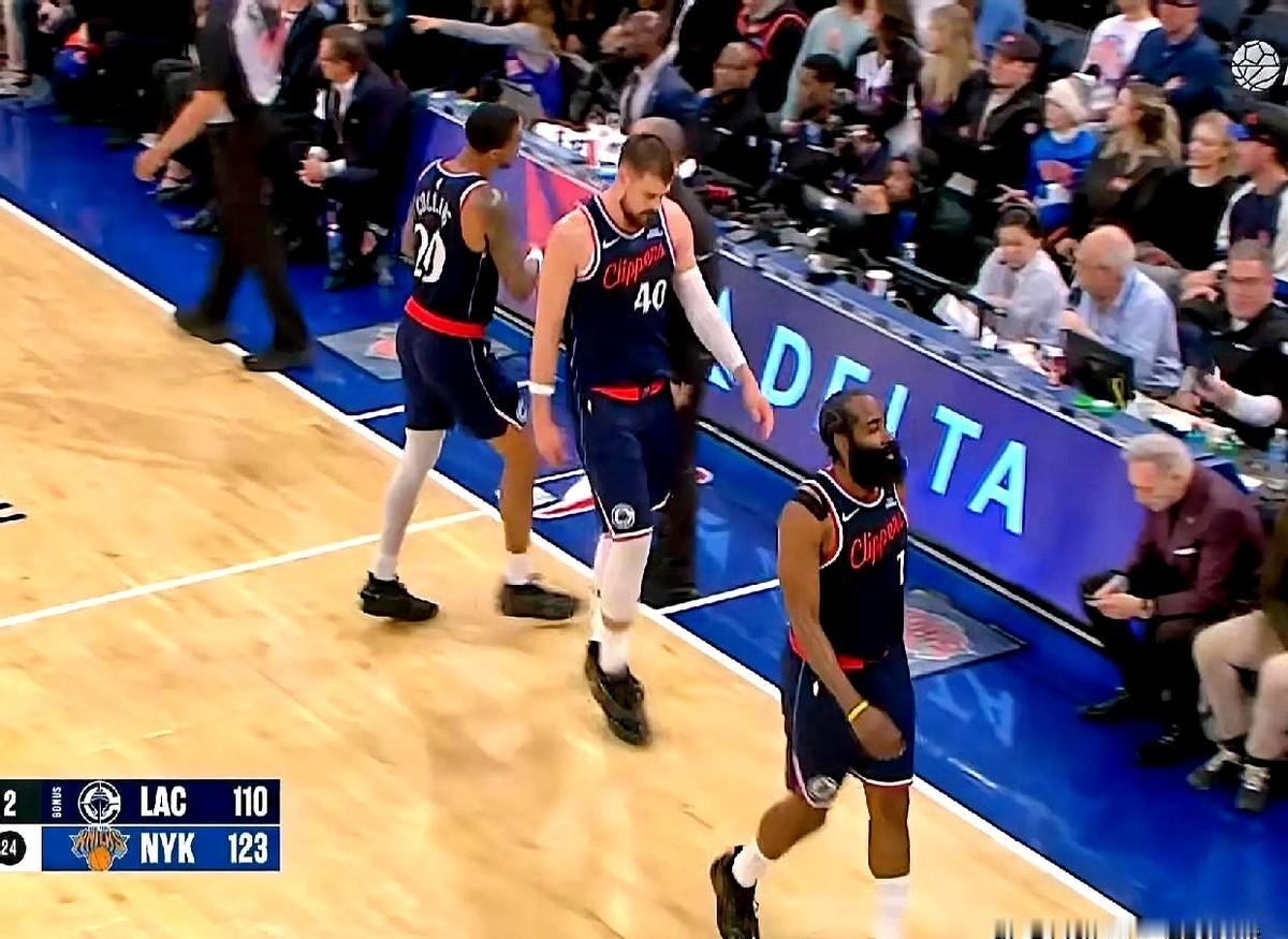 科怀·伦纳德半场21分，下半场仅得4分，末节直接挂零！

真的就眼睁睁看着快船在