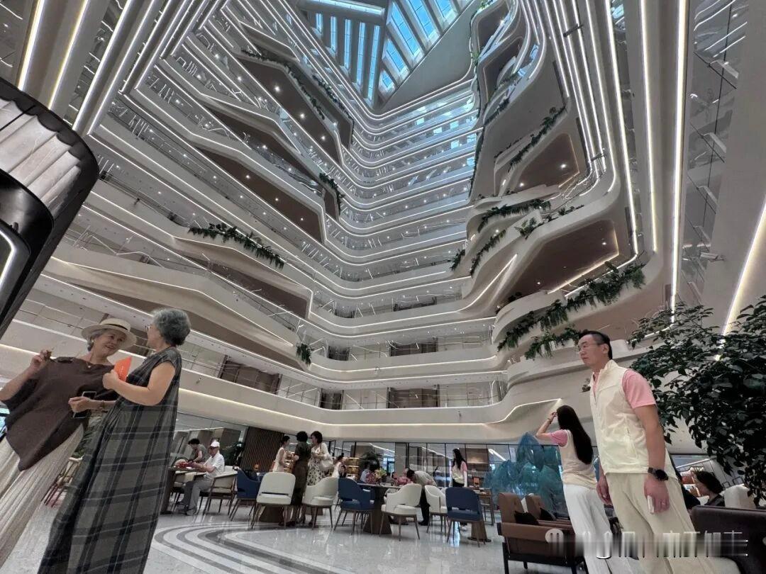 北京丰台最大的养老综合体，央企开发，800个床位，第一批已经上百位老人入住了。