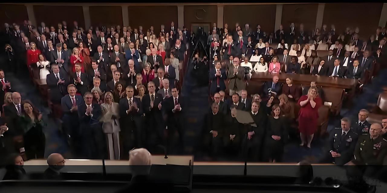 “自大选以来，美国股市已创下53次历史新高，想想看，短短一年，就提振了数百万美国