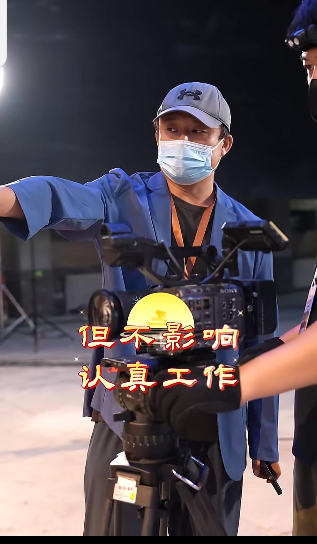 大家发现没有？与辉同行的中秋雅集活动，正在紧锣密鼓的搭建舞台中。[呲牙]

有人