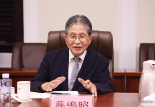 日本要气死了！日本顶尖科学家藤岛昭，竟带着他们的机密技术，连夜组团投奔中国，他还