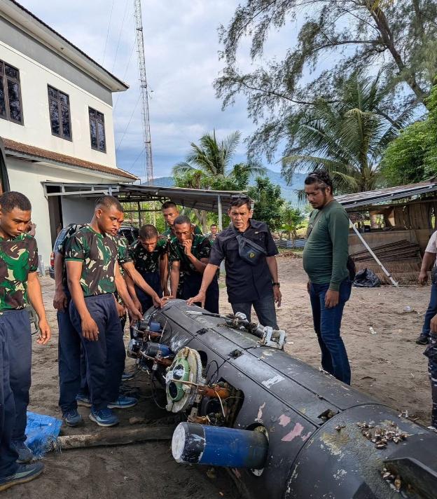 印尼媒体报道称，该国渔民在龙目海峡附近打捞了一个无人水下潜航器，上面印有中船重工