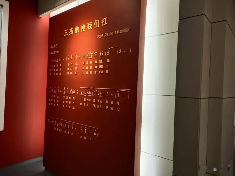 唱红歌真的是了解历史、铭记先辈付出的好方式。就拿《保卫黄河》来说，激昂的旋律一响